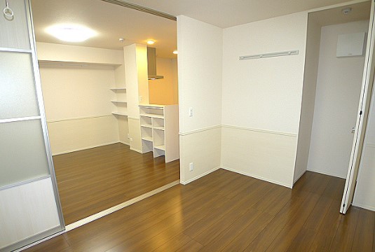 居室・リビング　※別号室の写真です