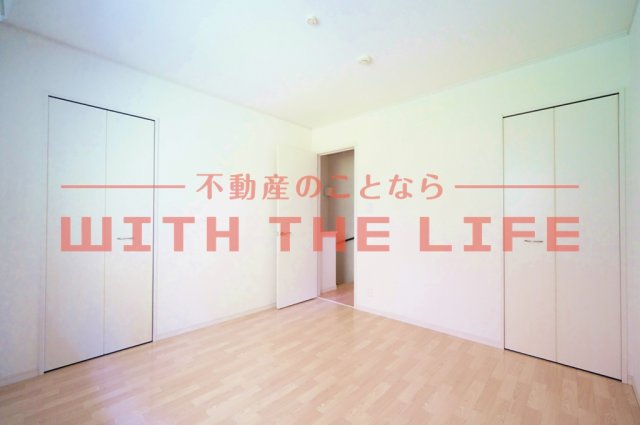 その他部屋・スペース　開放的な寝室です