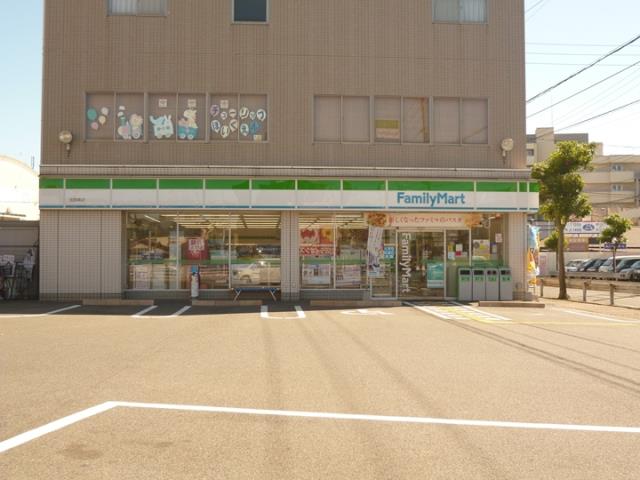 コンビニ　ファミリーマート小浦忠岡南店（コンビニ）まで613m