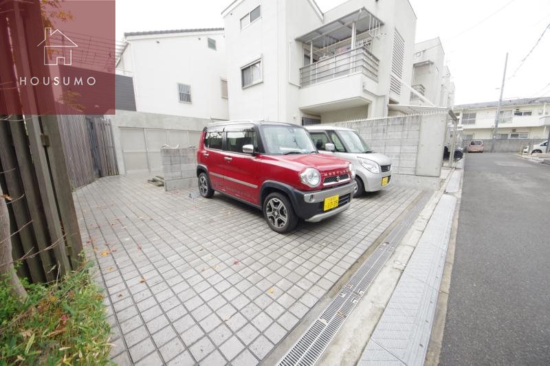 駐車場　駐車場に車を止められます