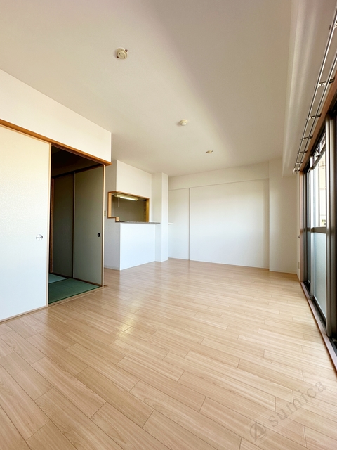 居室・リビング　リビング広々・オシャレな対面式キッチンです♪♪