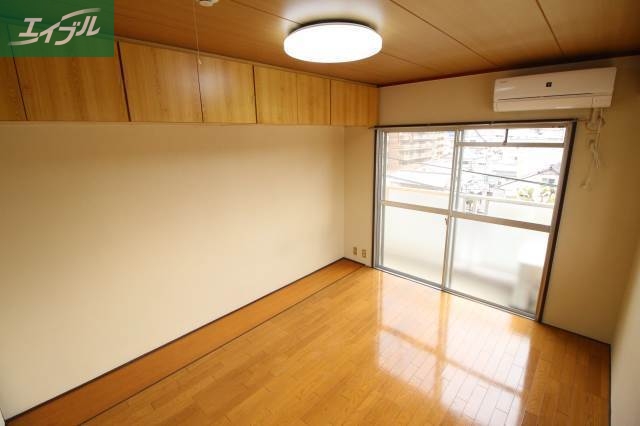 居室・リビング　インターネット使用料無料と魅力的