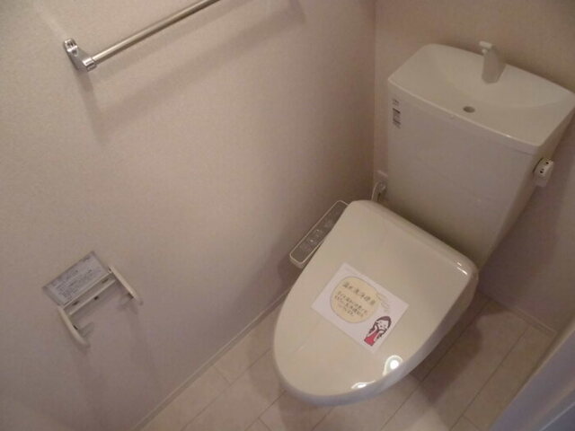 トイレ　温水洗浄暖房便座