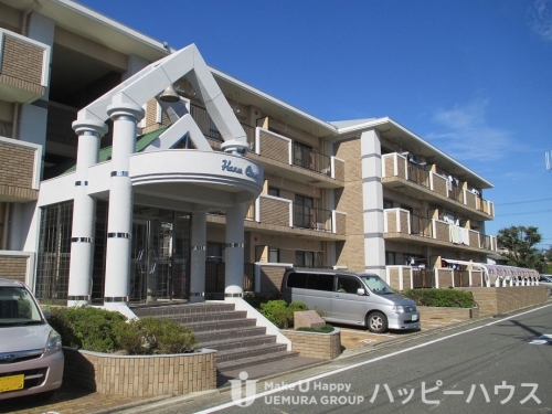 建物外観　スーパー・公園・小学校が徒歩圏内にある、ファミリー向け賃貸物