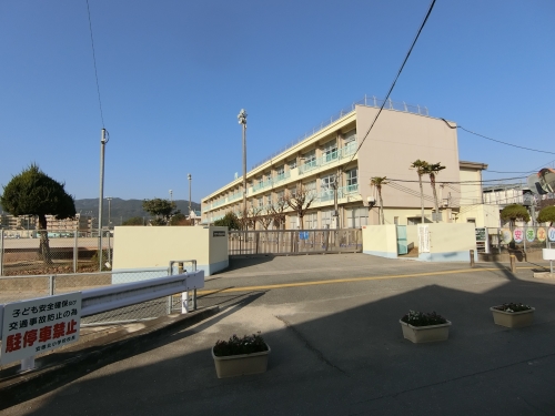 小学校　安徳北小学校（小学校）まで270m