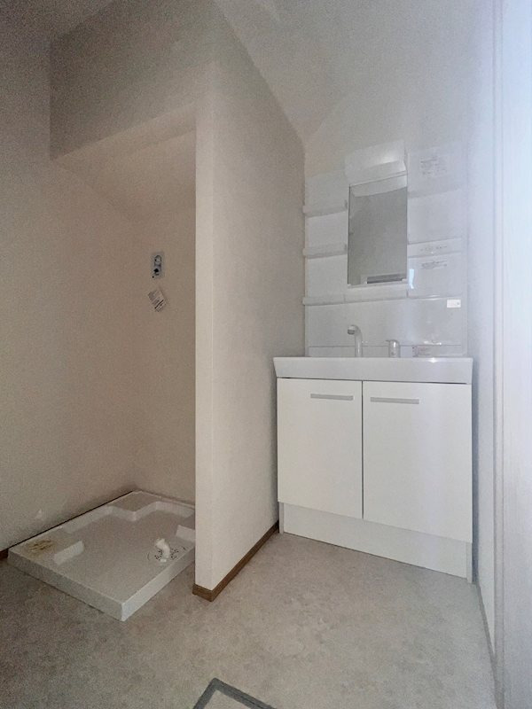 洗面設備　ゆったりとスペースのある洗面所