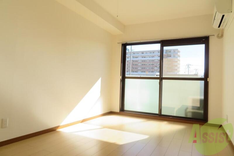 居室・リビング　広いお部屋でのんびりできますね。