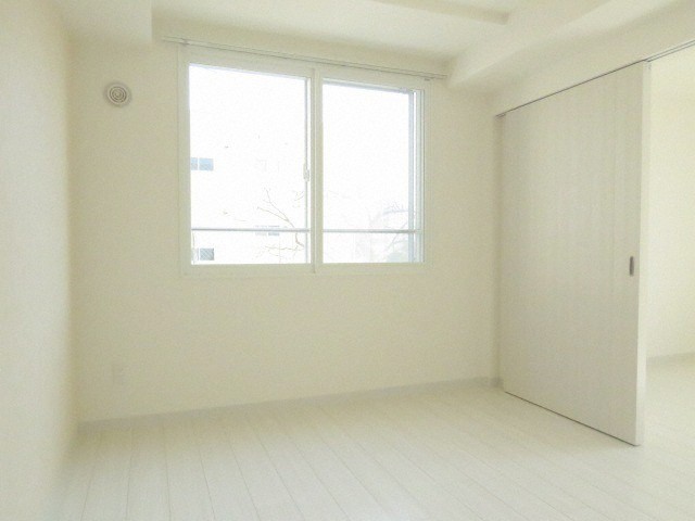 その他部屋・スペース　白基調の明るいお部屋です♪