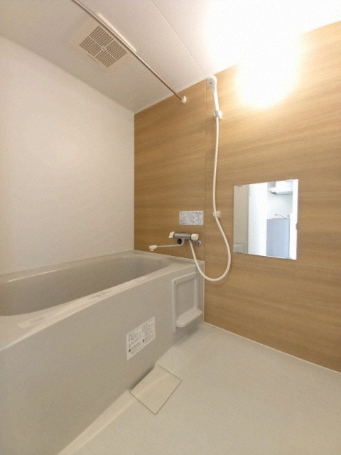 バス・シャワールーム　広々快適なバスルームです♪