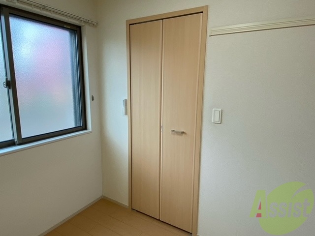 収納　収納はこちらのクローゼットをお使いください。