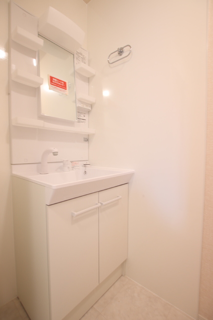 洗面設備　便利なシャワー付き洗面化粧台