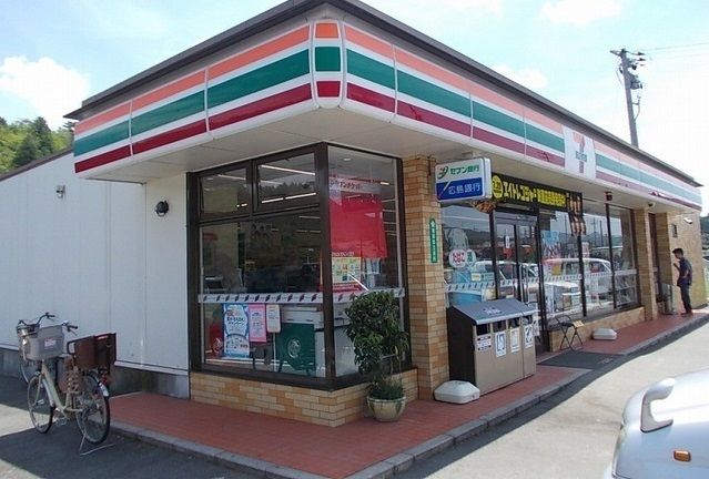 コンビニ　セブンイレブン（コンビニ）まで800m