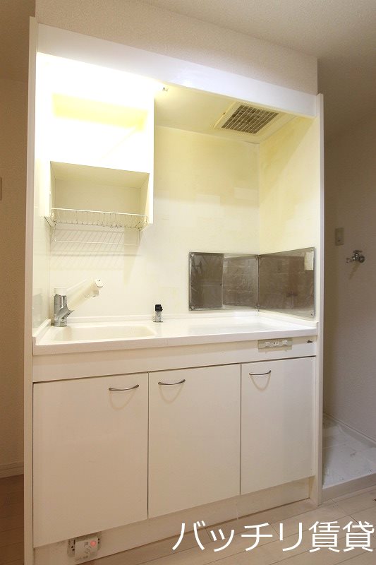 キッチン　同型タイプの為、現状を優先致します。