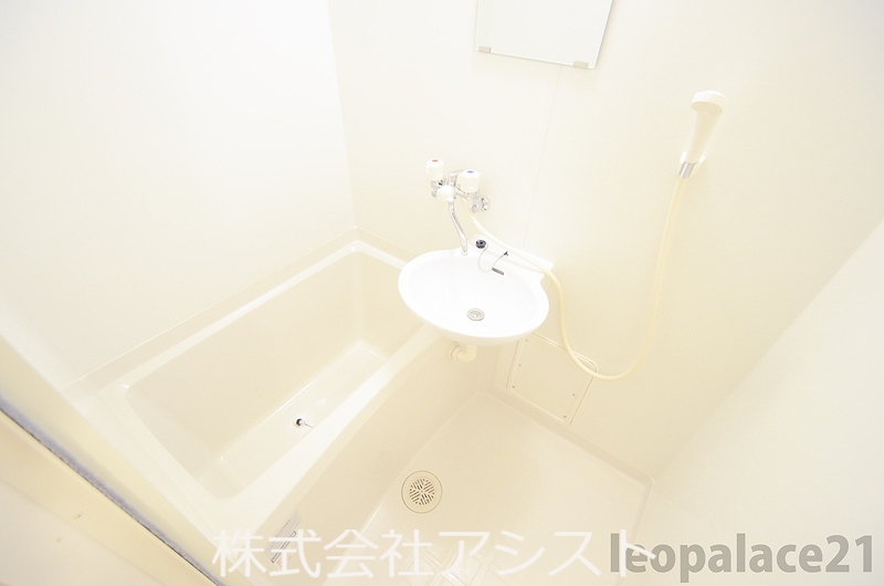 バス・シャワールーム　設備・仕様は号室により異なる為、現況を優先致します。