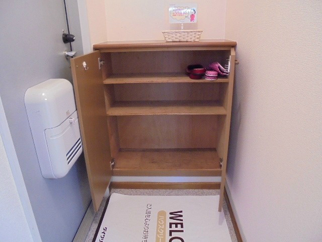 玄関　写真は108号室です（参考）