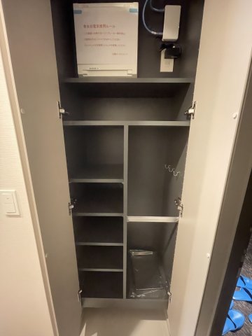 玄関　小物を収納するのに便利です