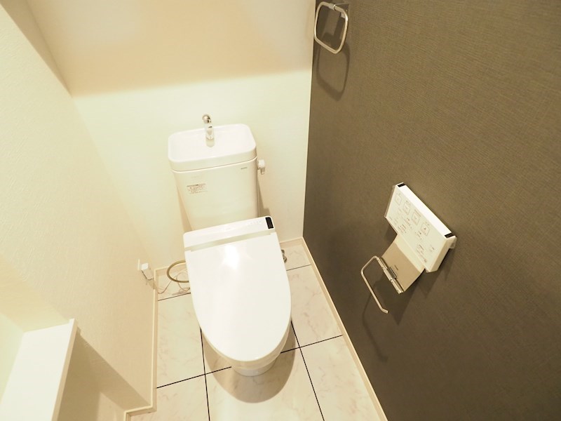 トイレ　温水洗浄便座