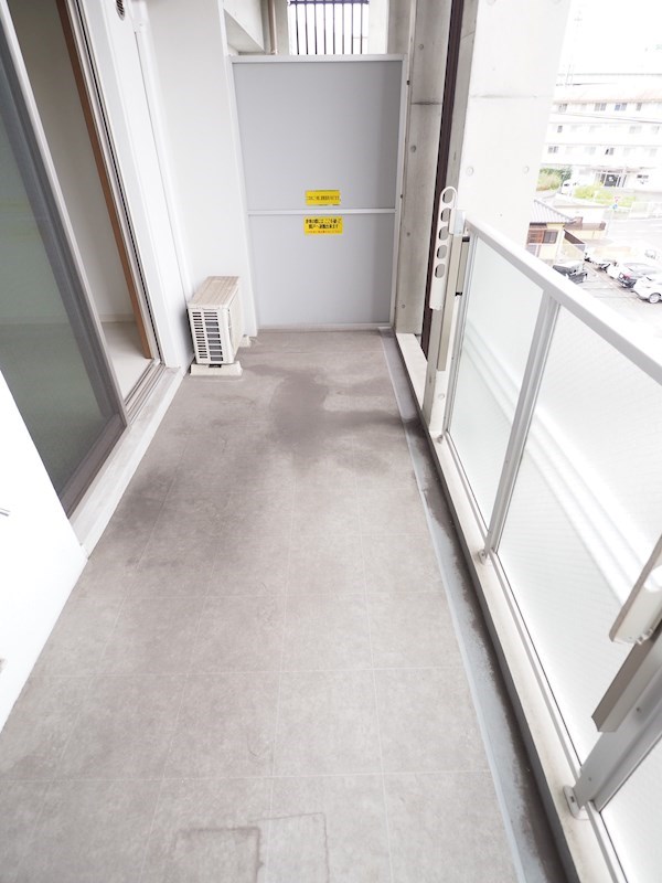 バルコニー　奥行きのある開放感あるベランダです。