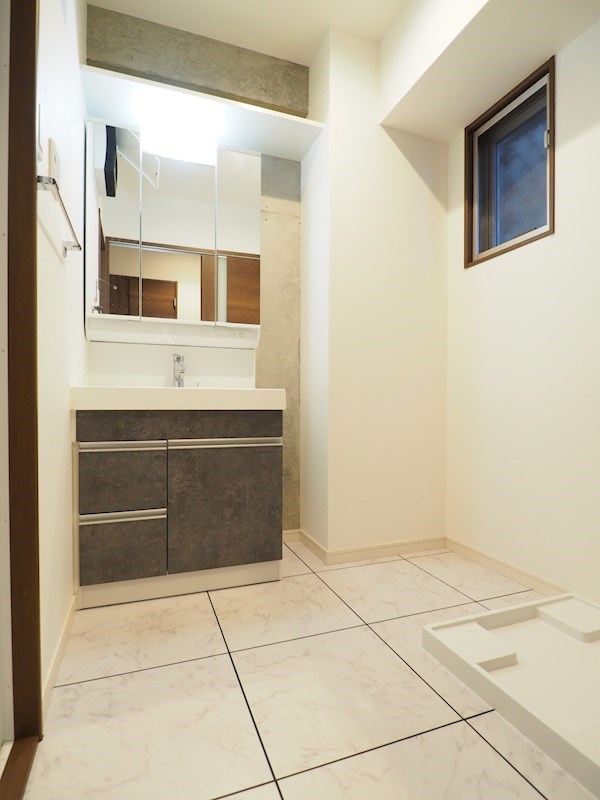 洗面設備　脱衣所も広くて快適