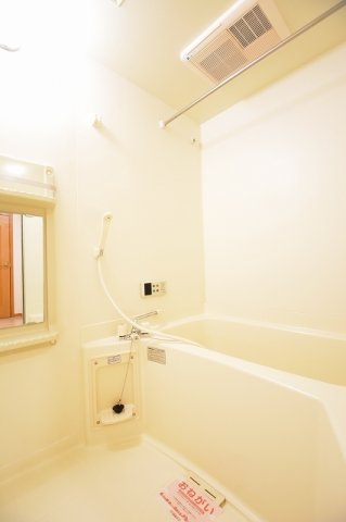 バス・シャワールーム　落ち着いた空間のお風呂です