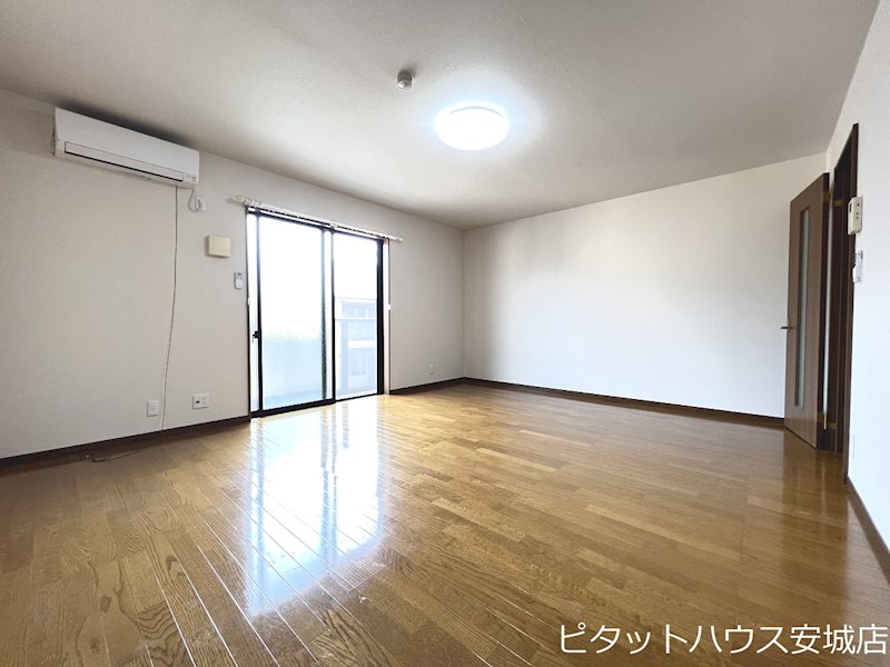 居室・リビング　清掃前