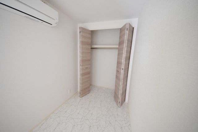 収納　色調が異なります