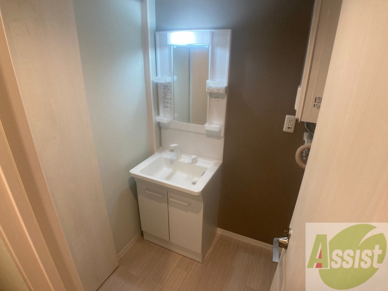 洗面設備　シャンプードレッサー。身支度はここでばっちりですね。