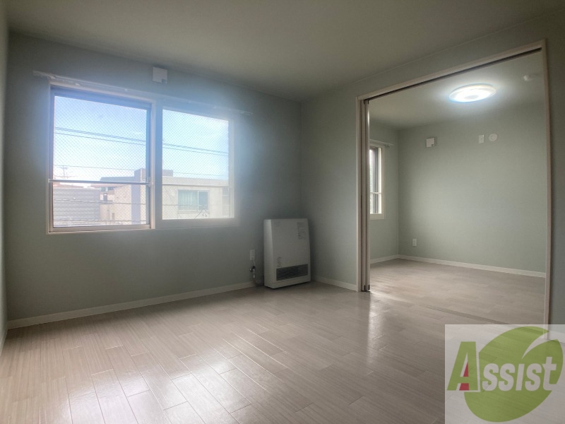 居室・リビング　広くてキレイなお部屋が広がっていて、充実した生活が送れそう。