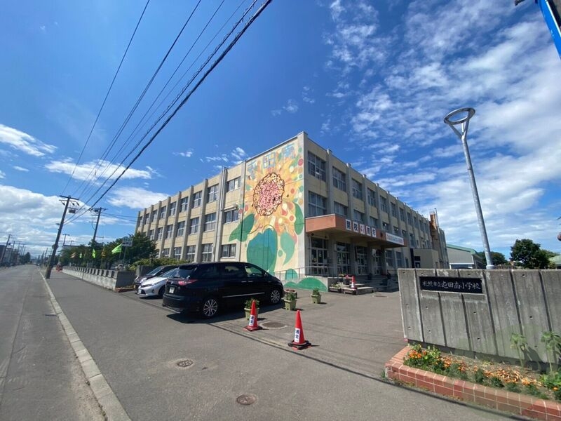 小学校　札幌市立屯田南小学校（小学校）まで593m