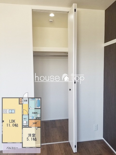 収納　収納豊富なウォークインクロゼット