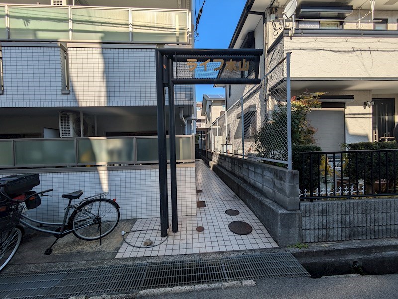 ライフ本山の外観写真