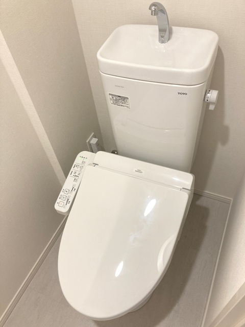 トイレ　※写真は同タイプ住戸です。