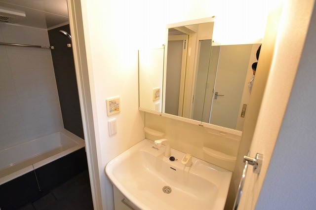 洗面設備　☆お化粧にも便利な独立洗面化粧台です☆