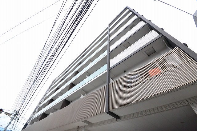 建物外観　☆白を基調としたおしゃれな外観です☆