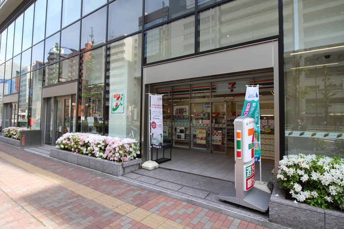 コンビニ　セブンイレブン（コンビニ）まで110m