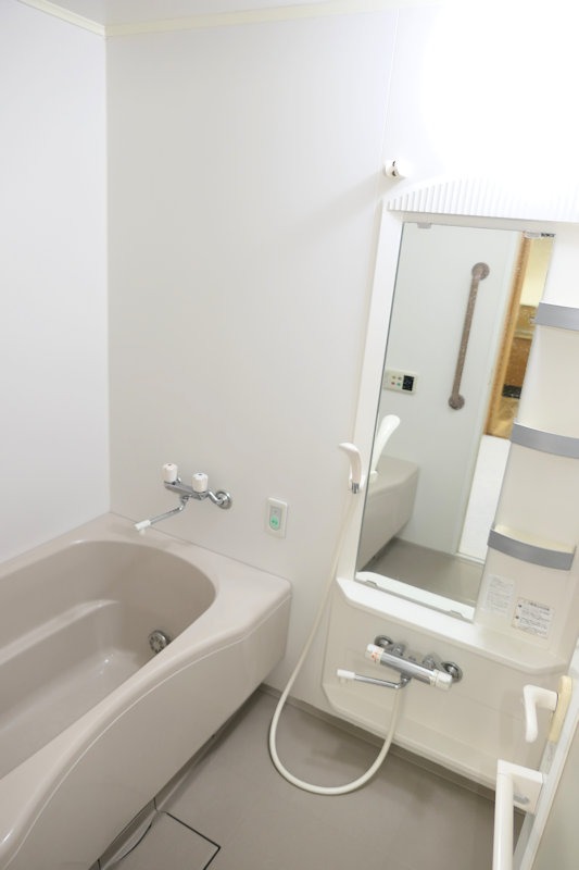 バス・シャワールーム　ゆったり広めの追焚き機能付きバス♪