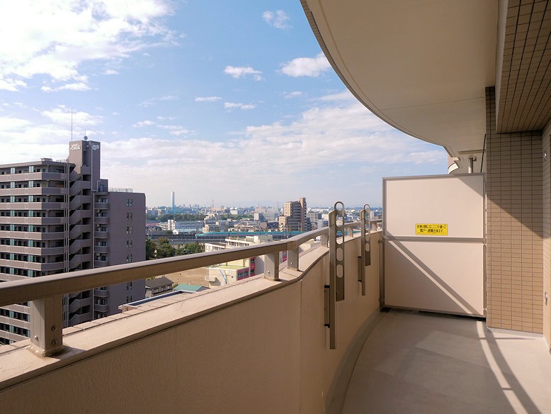 バルコニー　南に面したワイドバルコニーで一日中お日様サンサン♪