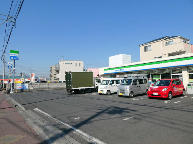 コンビニ　ファミリーマート戸田本町一丁目店（コンビニ）まで274m