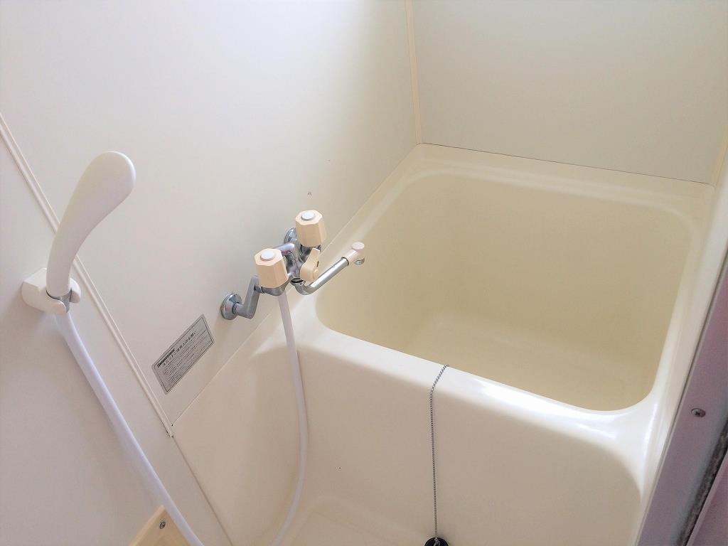 バス・シャワールーム　バス・トイレ別！コンパクトなお風呂は掃除も楽々♪