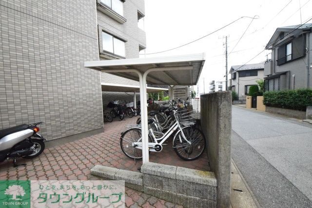 その他　屋根付き駐輪場