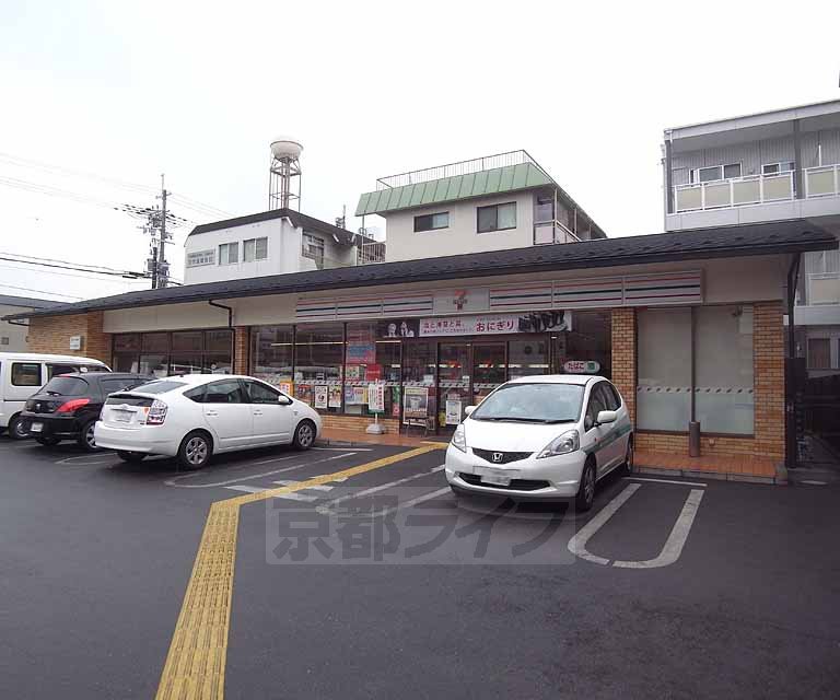 コンビニ　セブンイレブン上賀茂榊田町店（コンビニ）まで696m