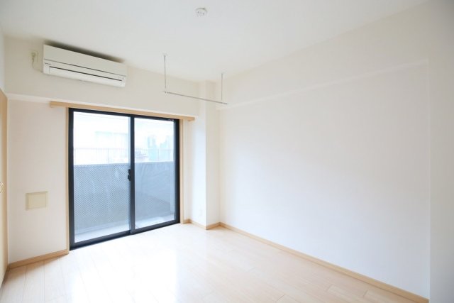 居室・リビング　個人の部屋や寝室として使える洋室です