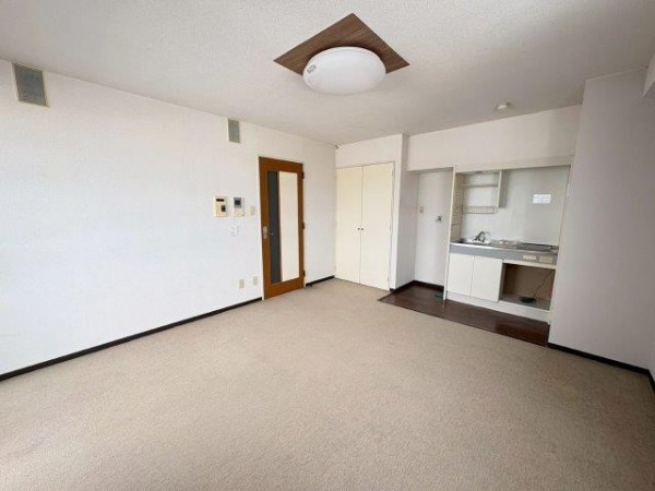 居室・リビング　廊下