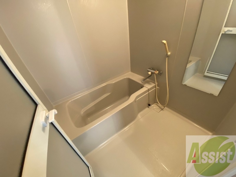 バス・シャワールーム　ユニットバスです。疲れを癒すのに欠かせませんね！