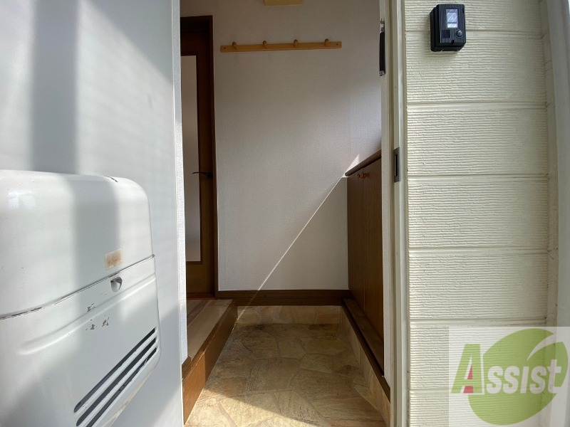 玄関　玄関の様子です。明るい印象ですね。気分もあがりそう。