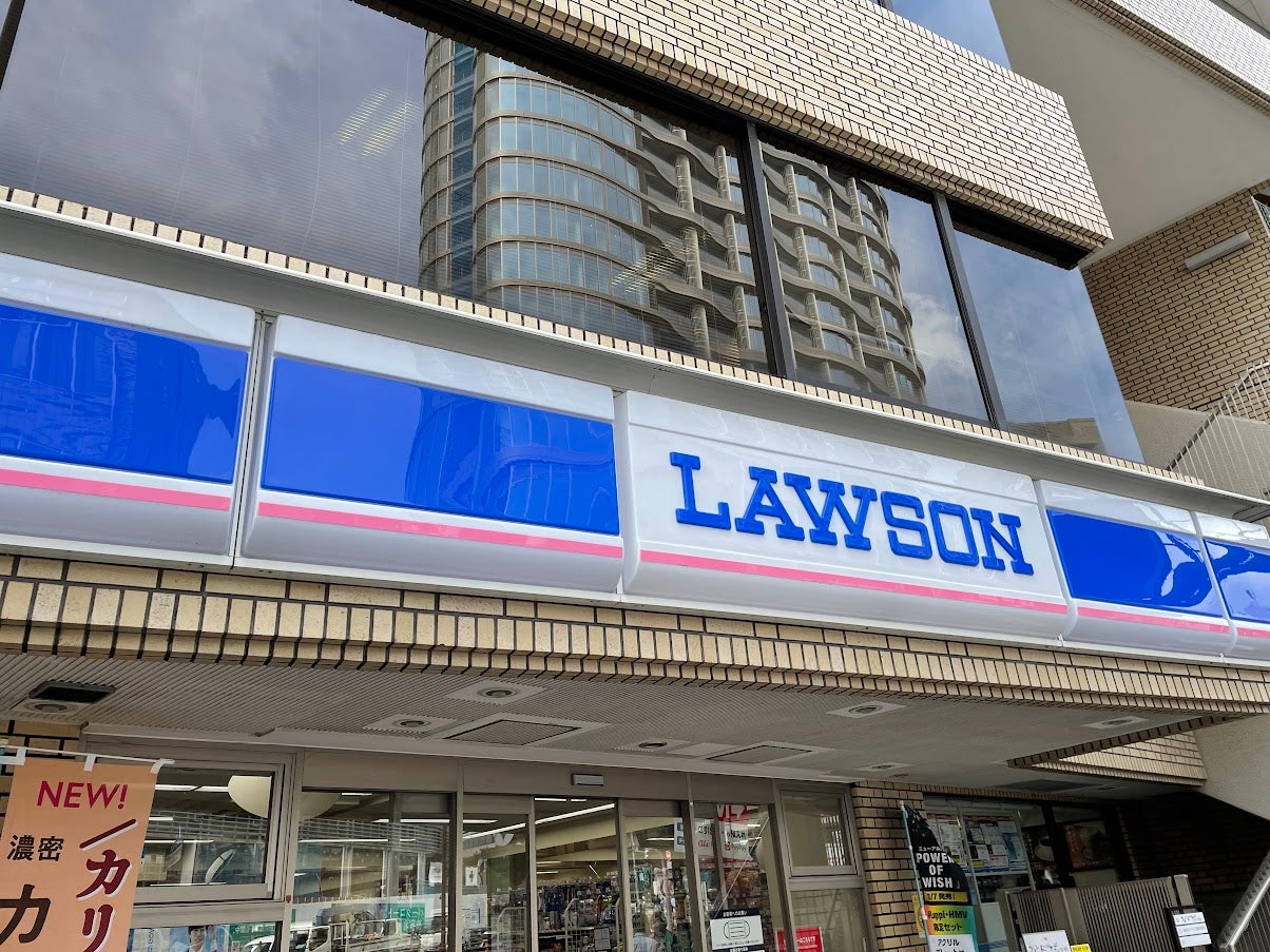 コンビニ　ローソン北参道駅前店（コンビニ）まで211m