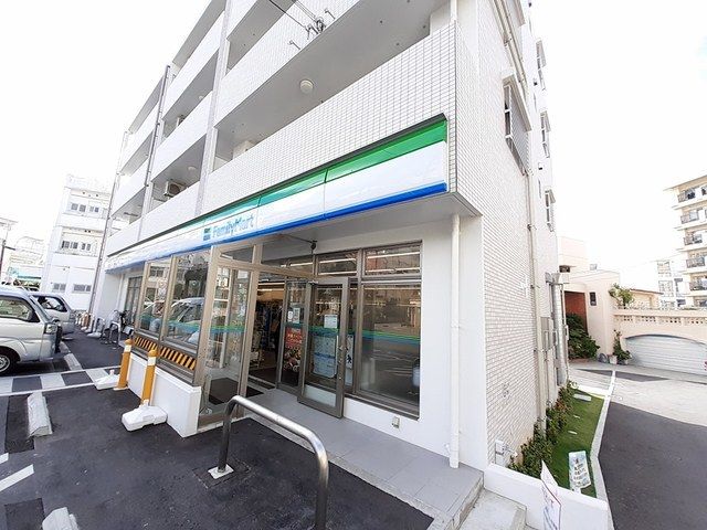 コンビニ　ファミリーマート三原中央通り店（コンビニ）まで160m