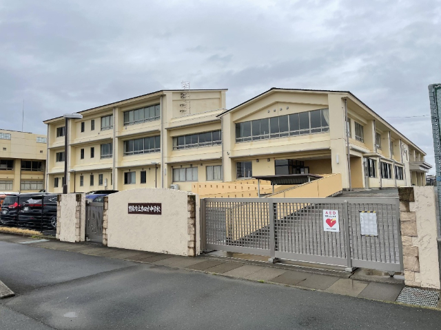 中学校　豊橋市立吉田方中学校（中学校）まで1736m