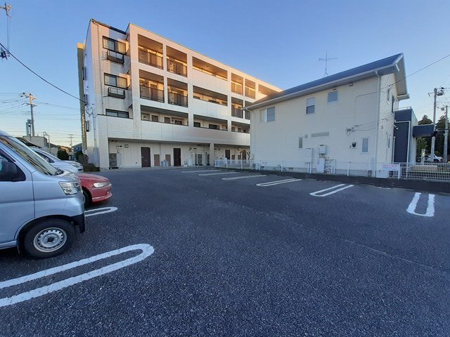 駐車場　車をお持ちの方に嬉しい駐車場付きの物件です