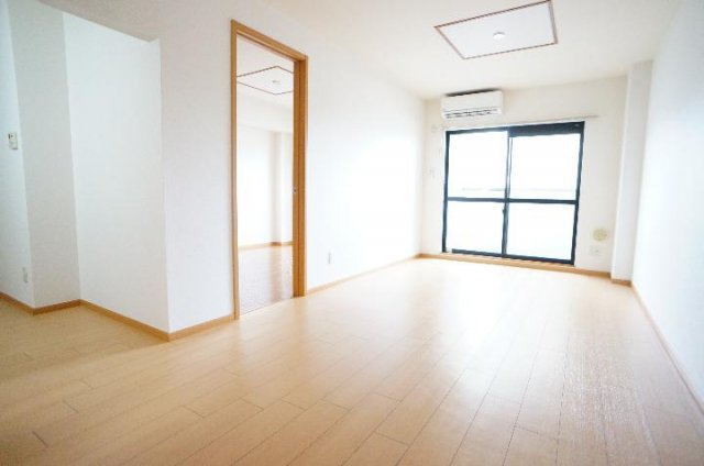 居室・リビング　こちらのリビングで趣味の時間をお楽しみください